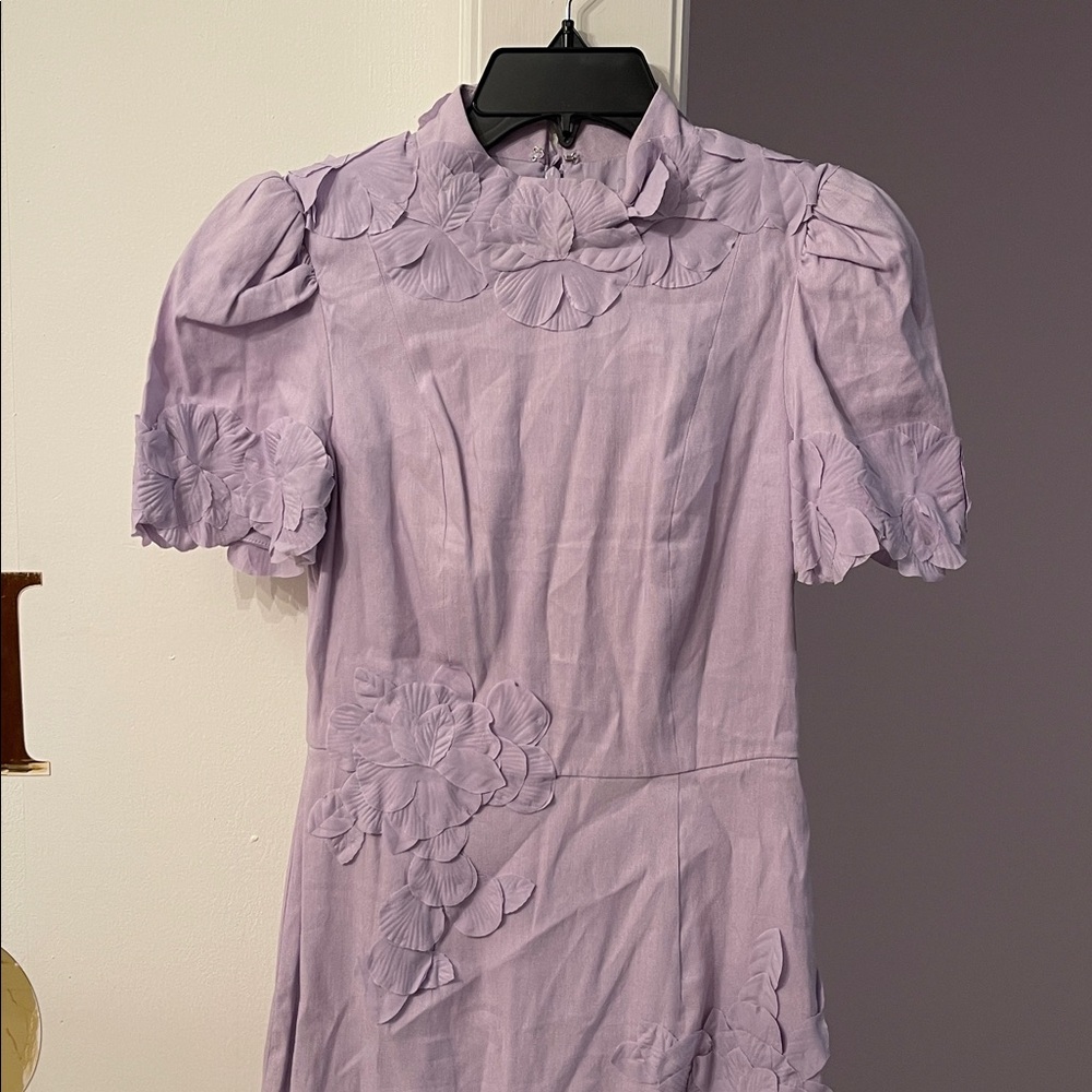 Antonio Melani
Willow Floral Applique Mock Neck Short Sleeve Midi Dress. - Picture 4 of 8
